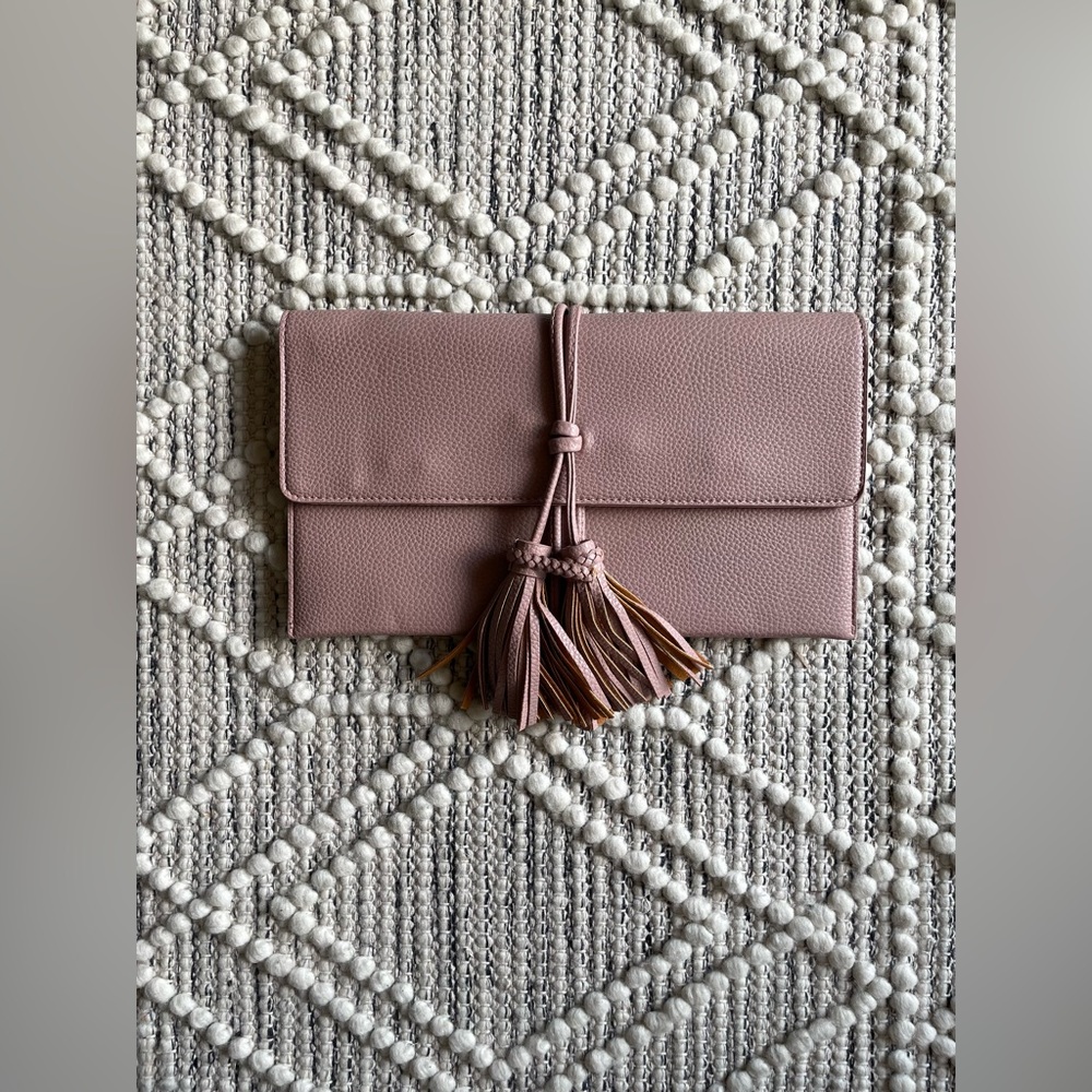 🌿Lulu’s Pink Clutch